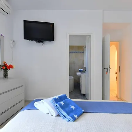 Dionysos In Holiday home