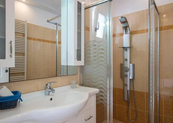 Dionysos In * Alikí